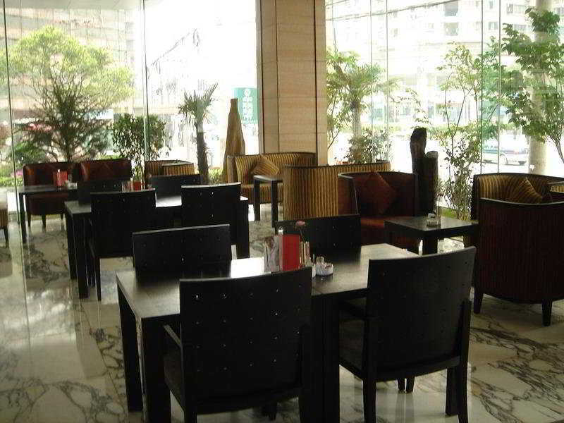 Khách sạn Hundred Centuries 4*